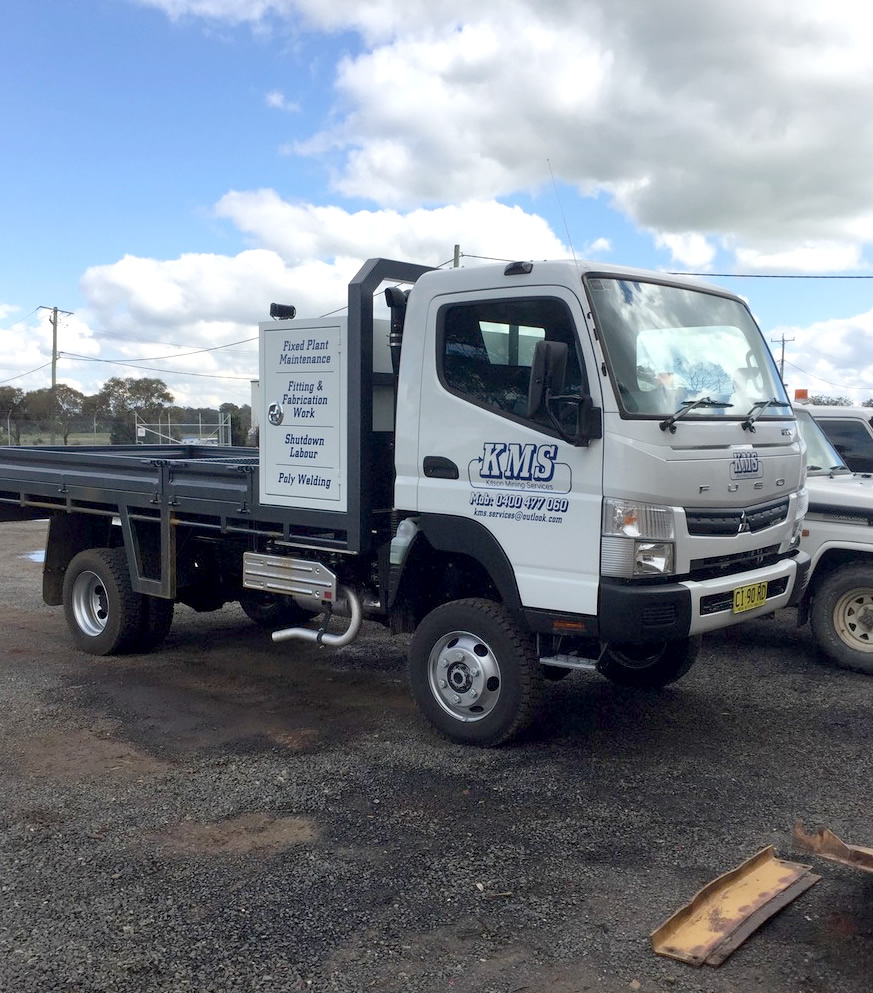 KMS have a selection on dual cab and single cab utes available, which are regularly serviced and have quartlery checks completed.  Vehicles are Underground equiped. 