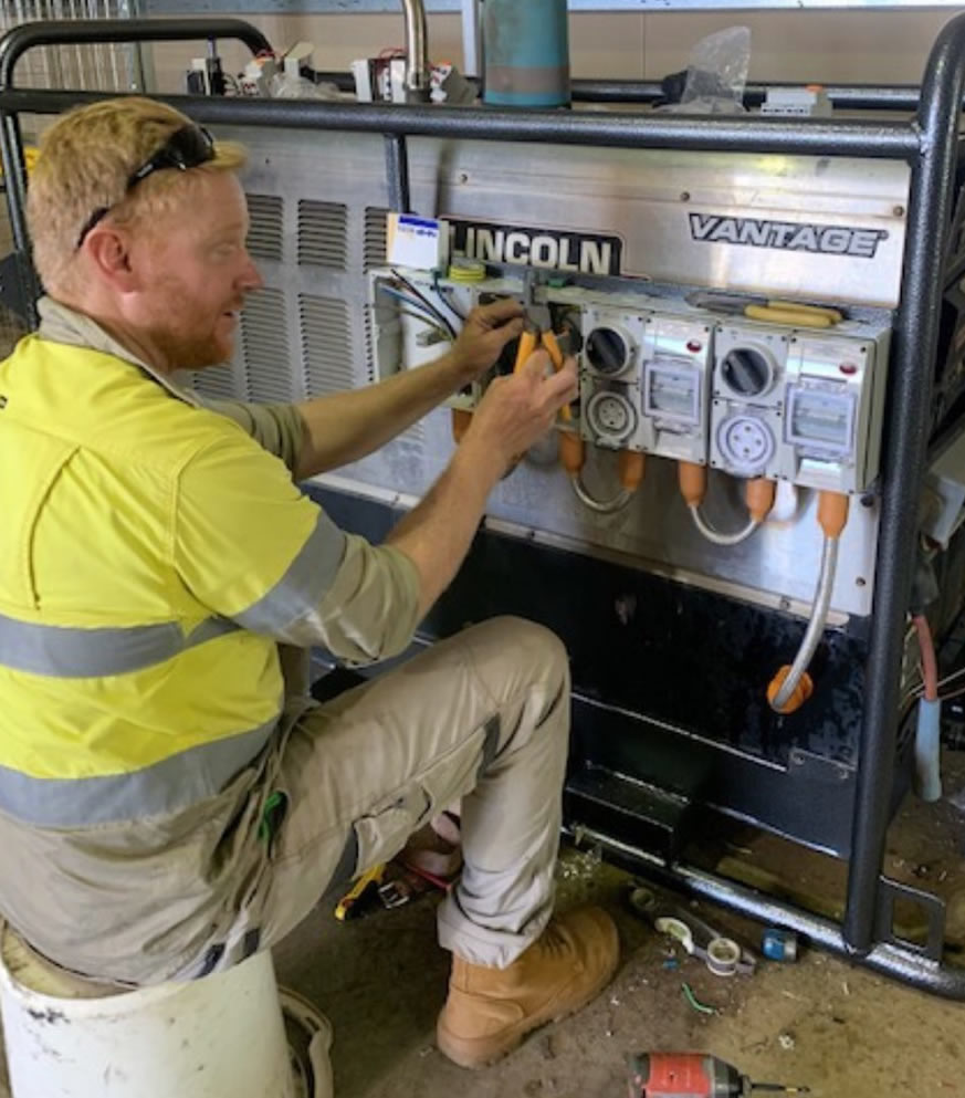 Lincoln Vantage® 580 Engine Driven Welder (Perkins®) Compact Case